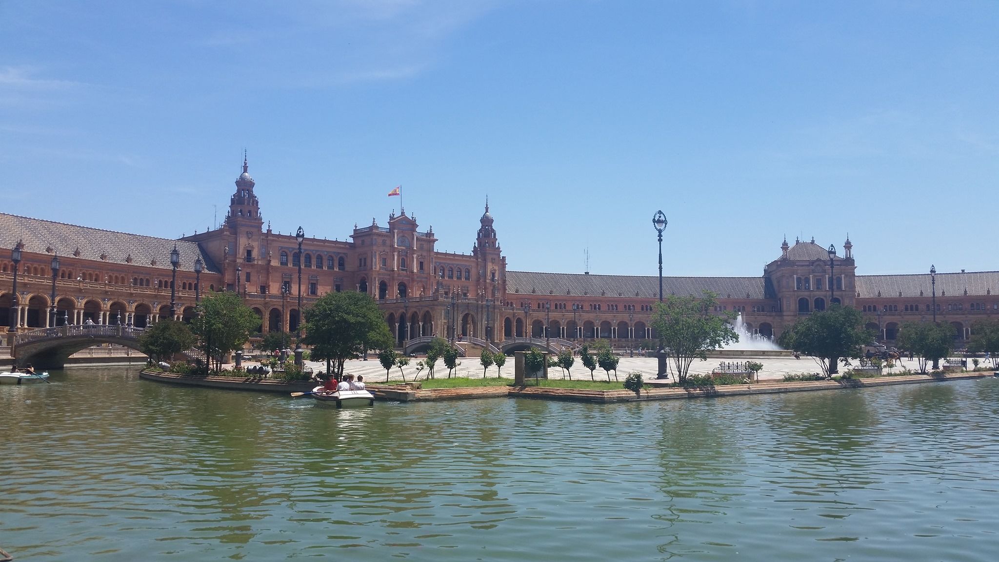 Students observed what they had read and discussed in class while in Spanish cities.