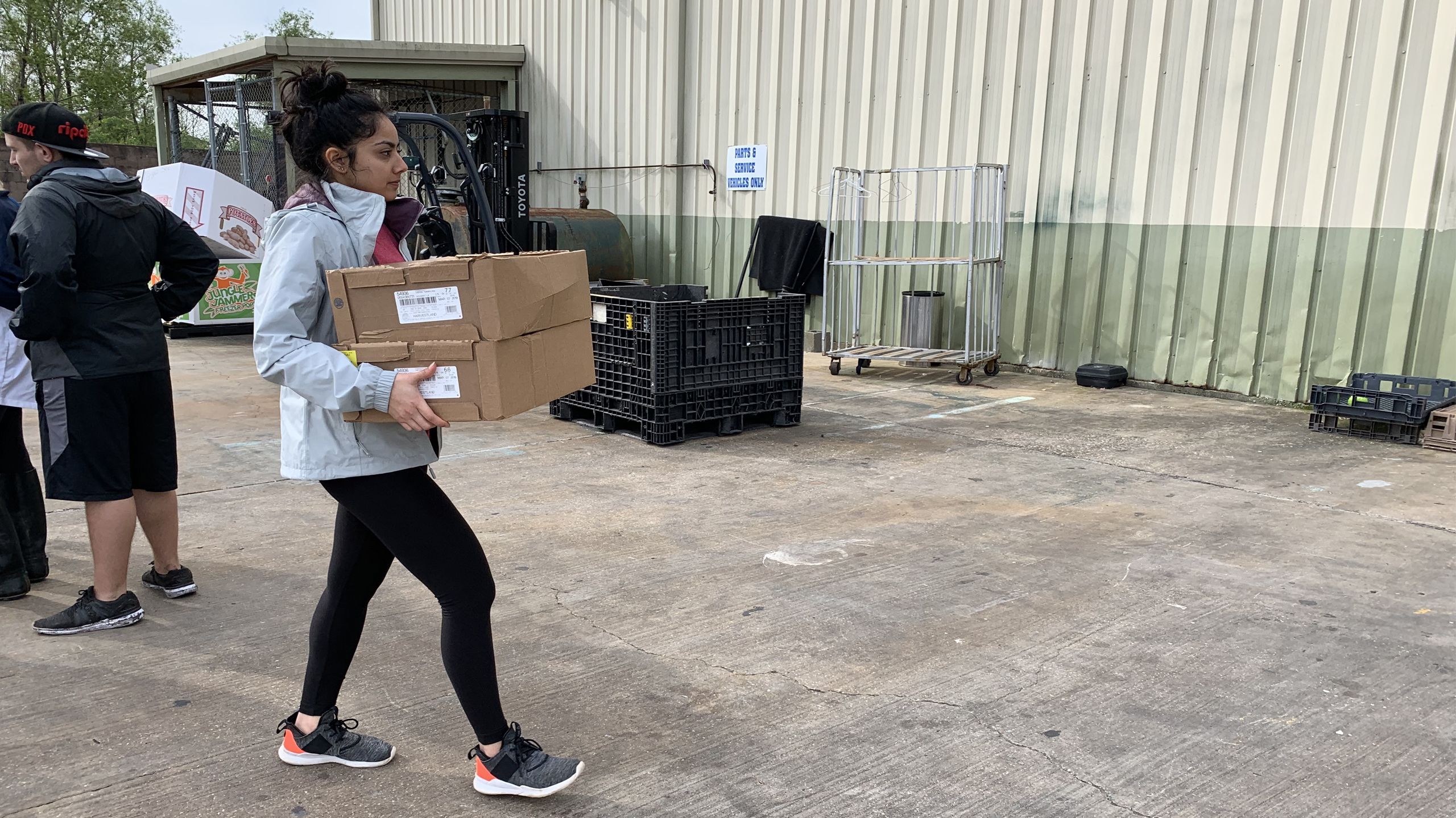 Students volunteered at a New Orleans food panty