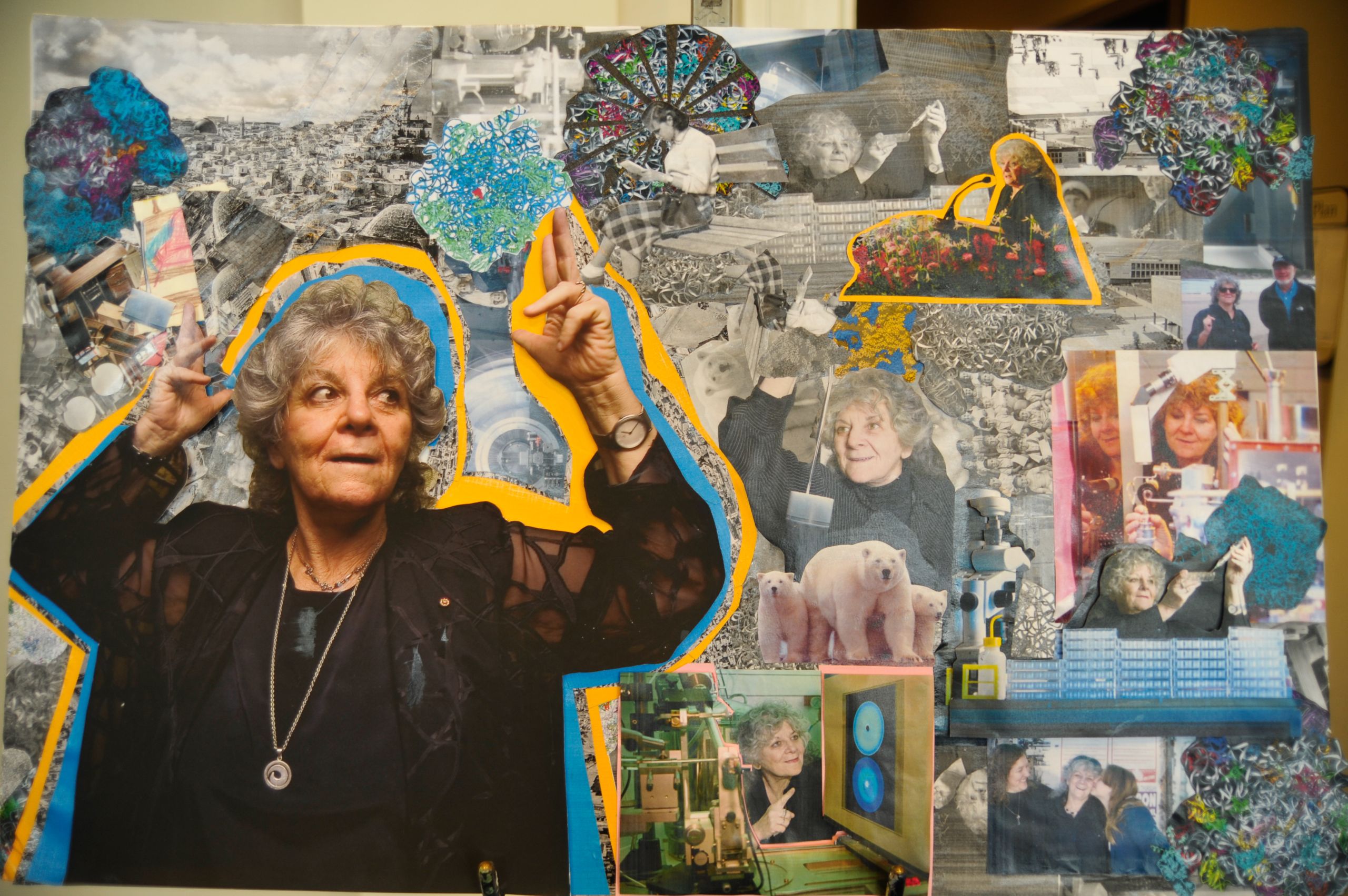 The gallery features paintings, sculptures, and a virtual reality piece. 